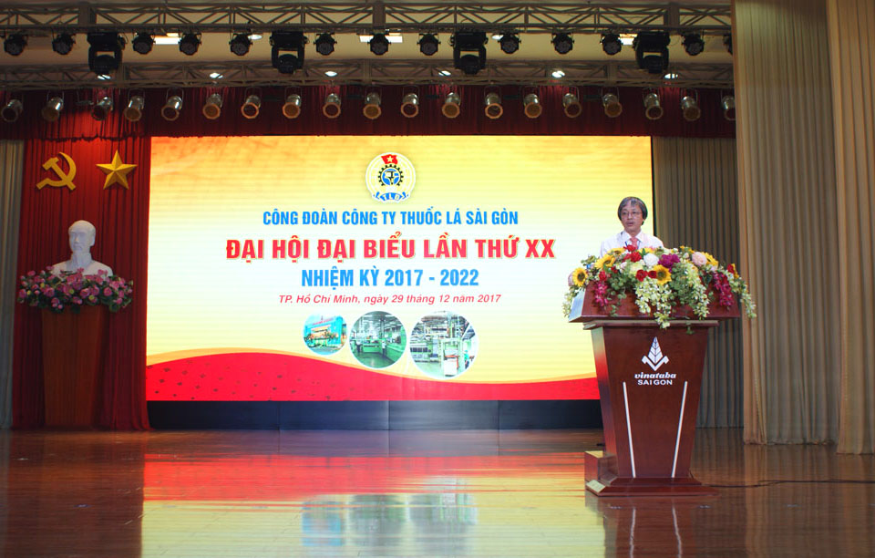 Ông Nguyễn Đăng Tiến – Chủ tịch Công đoàn phát biểu tại đại hội