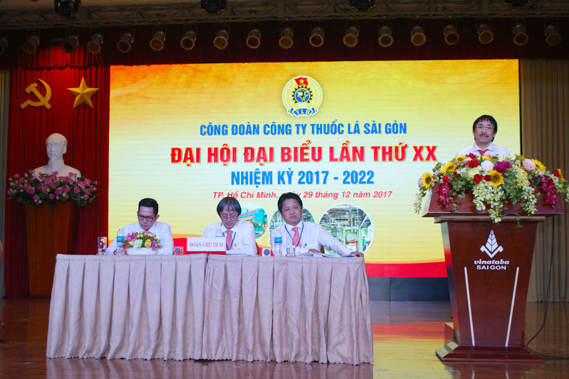 Ông Nguyễn Phương Đông – Phó Bí thư phụ trách Đảng ủy/Chủ tịch HĐTV Công ty Thuốc lá Sài Gòn phát biểu tại hội nghị 