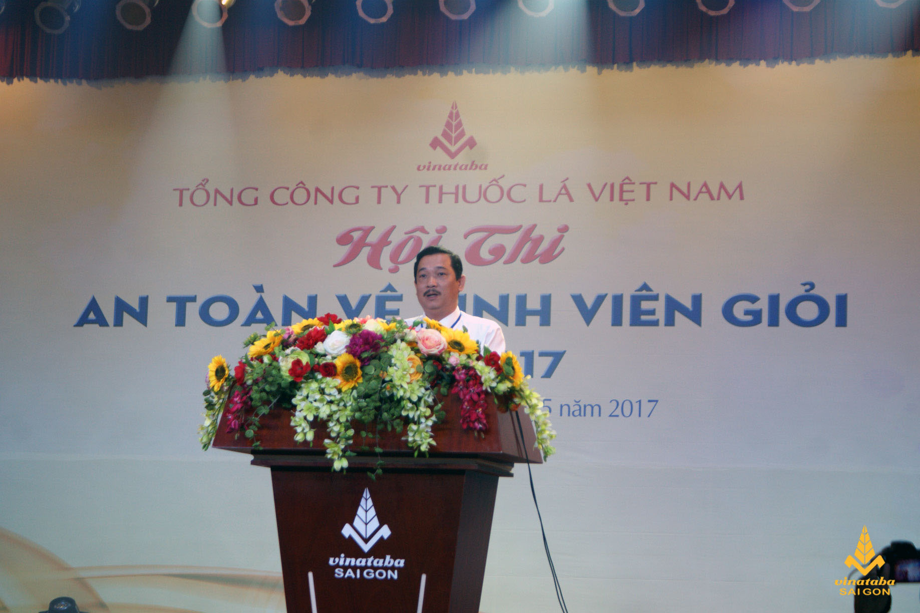 Ông Hồ Kỳ Quốc Hùng – Chủ tịch Công đoàn Tổng Công ty Thuốc lá Việt Nam  phát biểu khai mạc hội thi