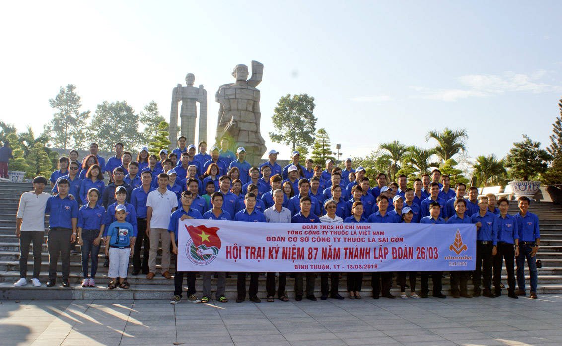 Đoàn cơ sở Công ty Thuốc lá Sài Gòn viếng thăm Nghĩa trang liệt sỹ TP.HCM