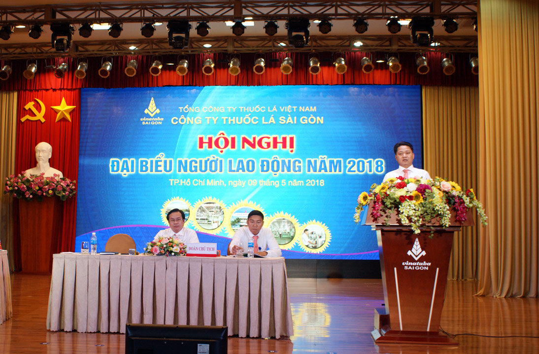 Ông Nguyễn Tất Thành – Chủ tịch Công đoàn Công ty phát biểu tại Hội nghị