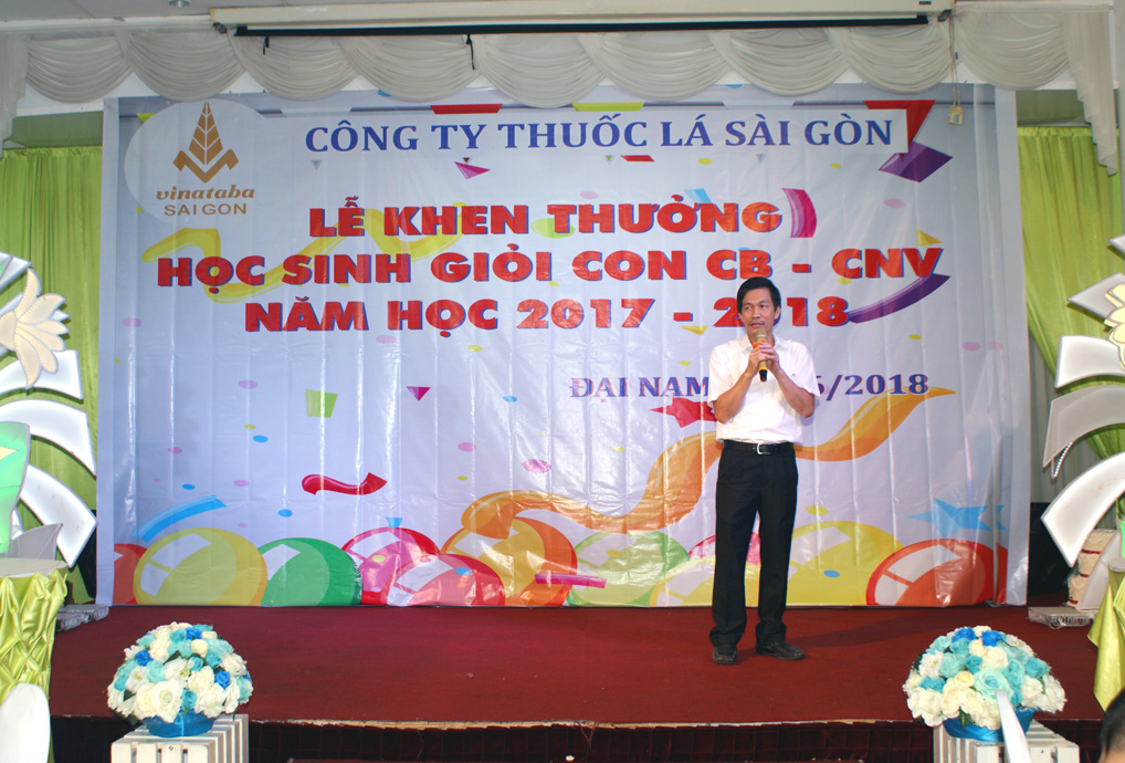 Ông Nguyễn Văn Nga – Phó Giám đốc Công ty phát biểu tuyên dương các cháu học sinh tại buổi lễ khen thưởng học sinh tiểu học