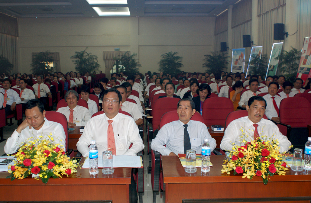 Các đồng chí Lãnh đạo và đảng viên tham dự Hội nghị