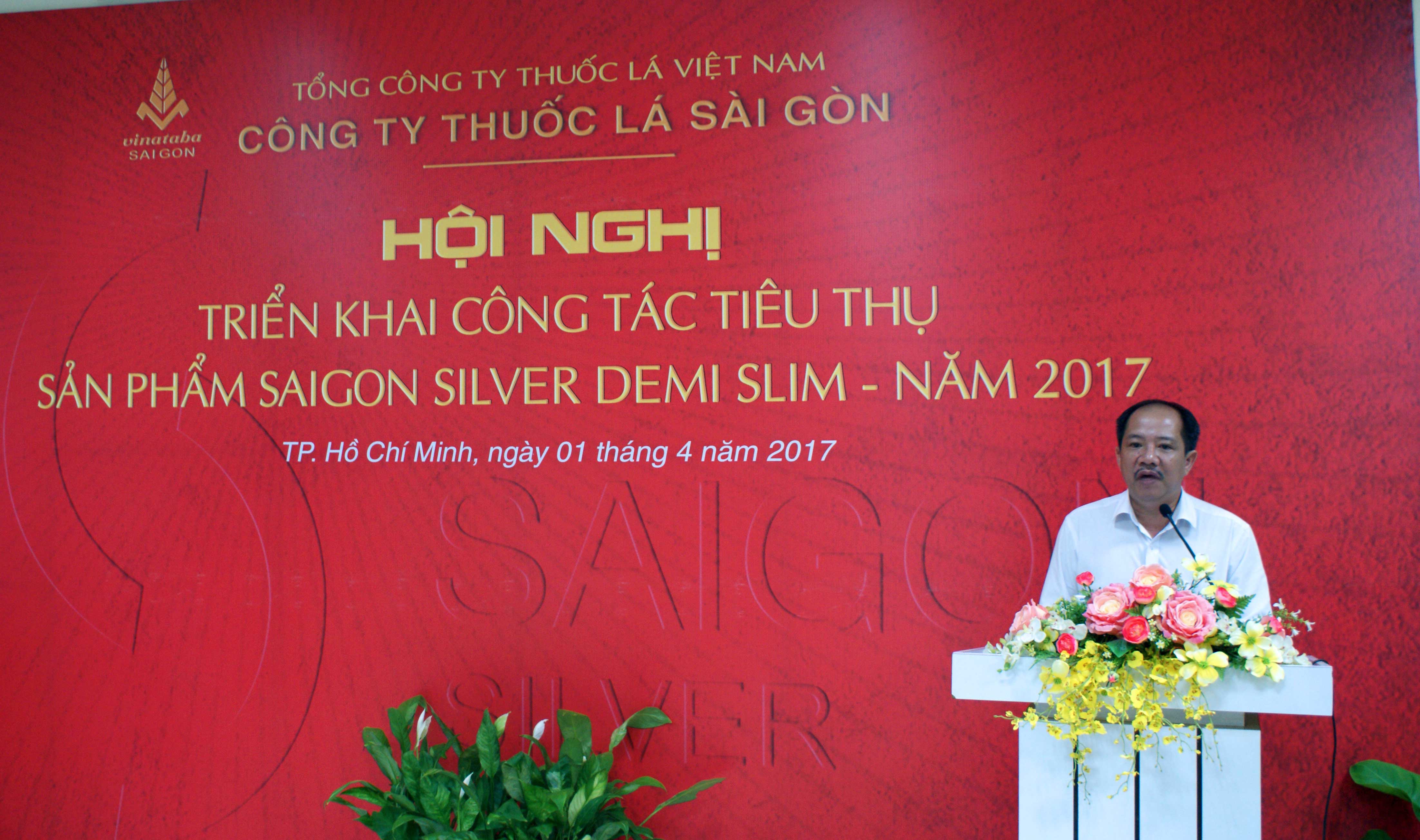 Ông Vũ Duy Hòa - Trưởng phòng Thị trường Công ty Thuốc lá Sài Gòn phát biểu tại hội nghị
