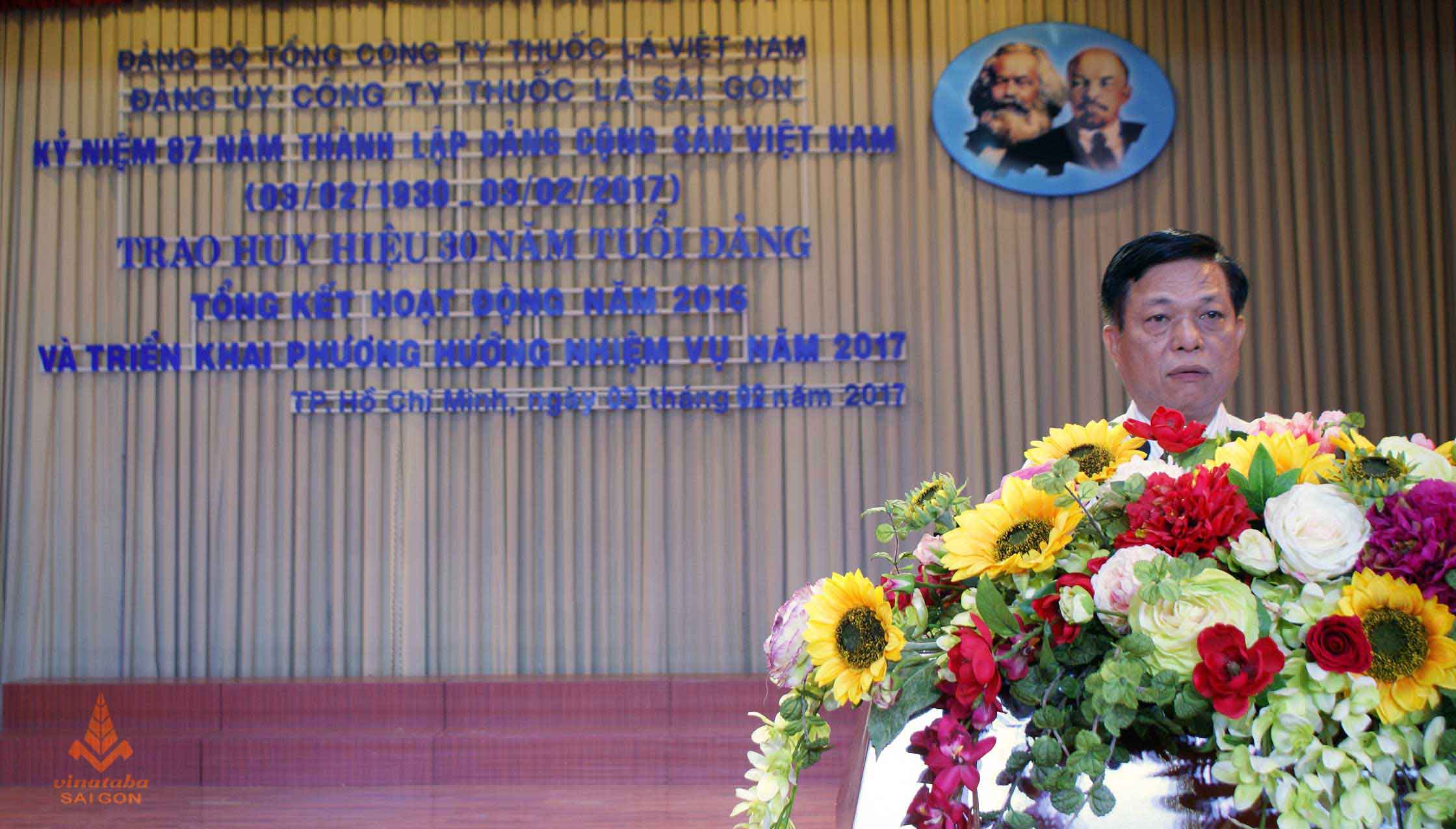 Đồng chí Trần Sơn Châu - Ủy viên BCH Đảng bộ Khối Doanh nghiệp Trung ương, Phó Bí thư Đảng ủy Tổng Công ty Thuốc lá Việt Nam phát biểu tại hội nghị