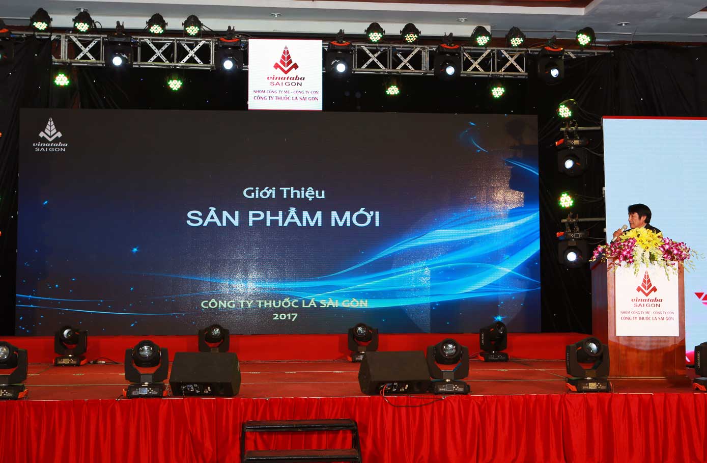 Ông Đồng Duy Việt - Trưởng phòng Nghiên cứu Phát triển giới thiệu sản phẩm mới tại hội nghị