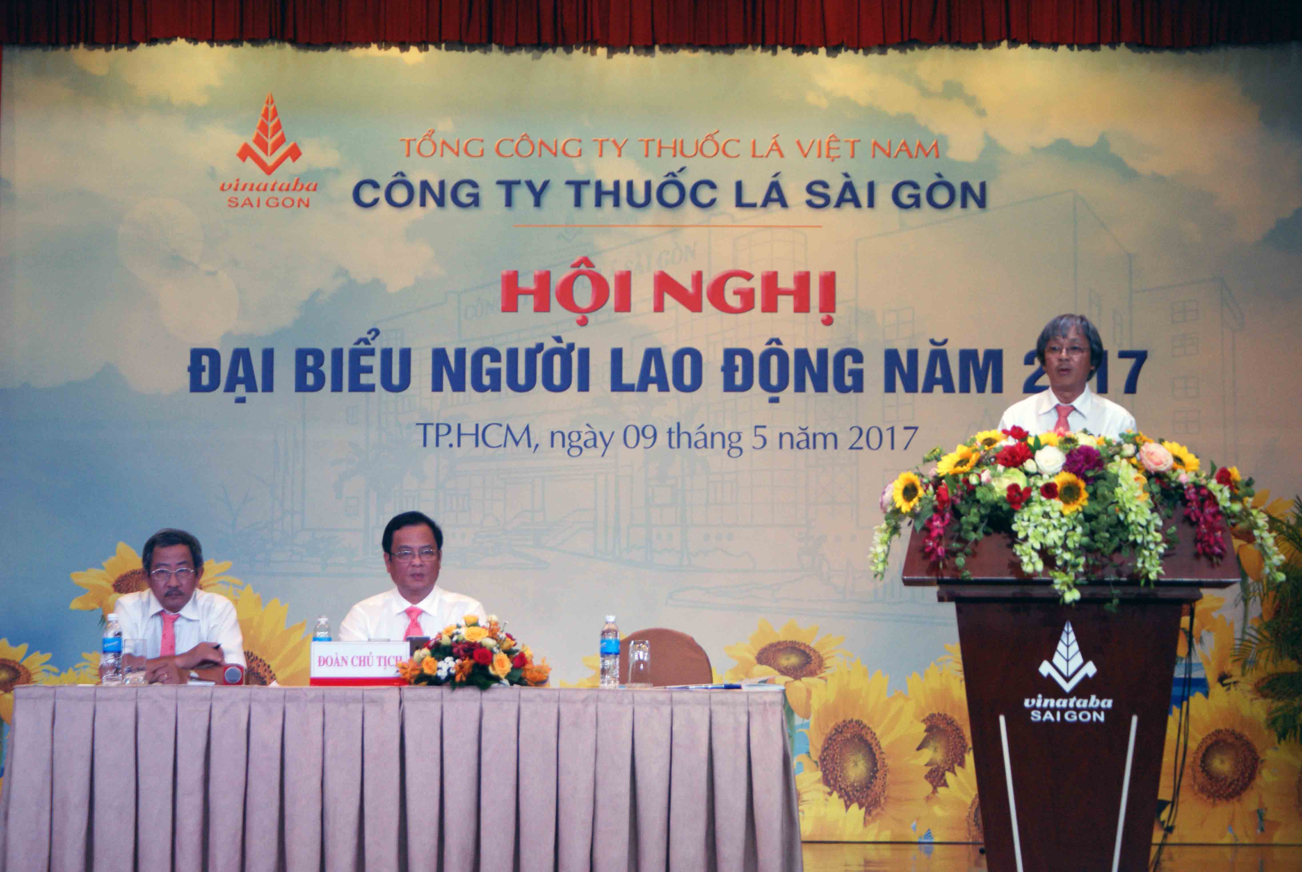 Đại diện Liên đoàn Lao động và Công đoàn KCN Vĩnh Lộc đến tham dự hội nghị