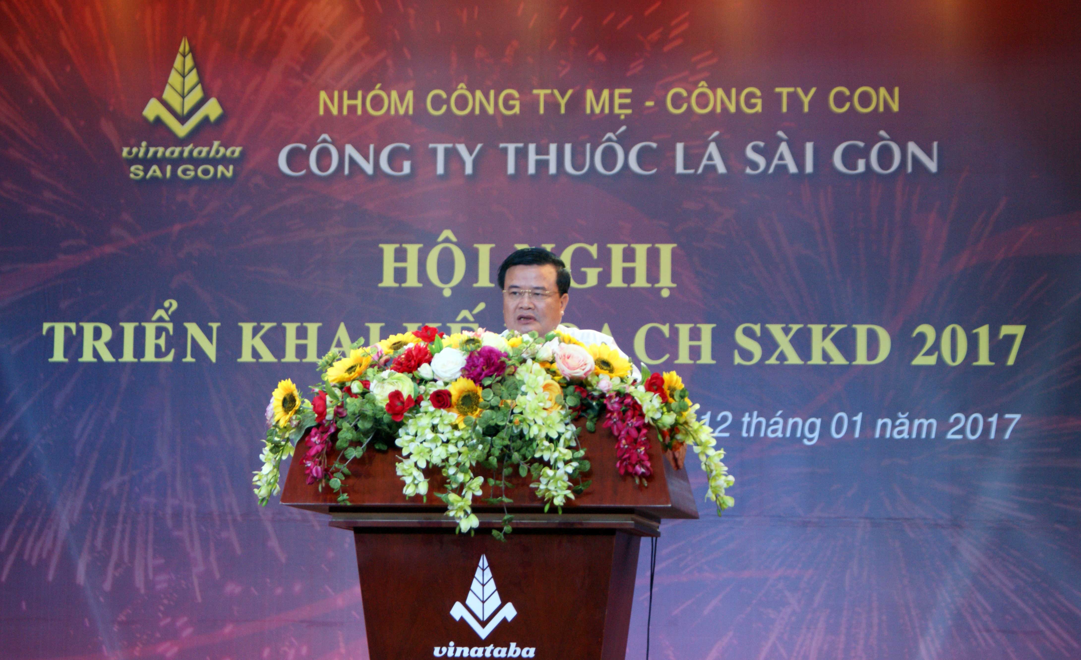 Ông Vũ Văn Cường - Chủ tịch Hội đồng thành viên Tổng Công ty Thuốc lá Việt Nam phát biểu tại hội nghị  