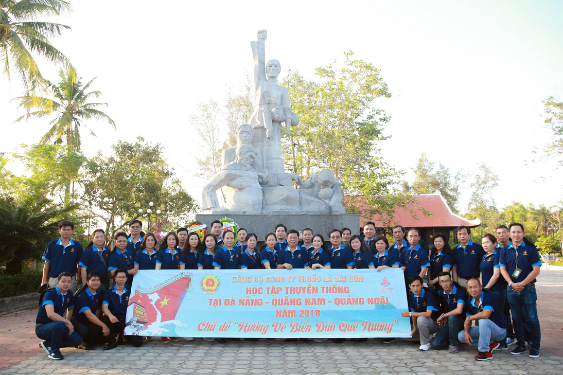 Đoàn đến thăm Khu chứng tích Sơn Mỹ tại tỉnh Quảng Ngãi