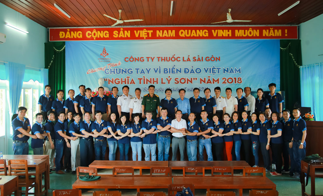 Đoàn Đảng bộ Công ty Thuốc lá Sài Gòn giao lưu chương trình “Nghĩa tình Lý Sơn” với các cán bộ, chiến sĩ, bộ đội biên phòng trên huyện đảo 