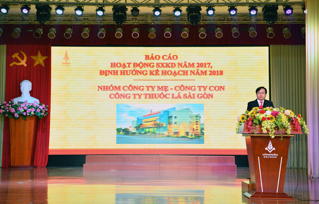 Ông Châu Tuấn – Giám đốc Công ty trình bày báo cáo kết quả sản xuất kinh doanh năm 2017 và định hướng kế hoạch năm 2018