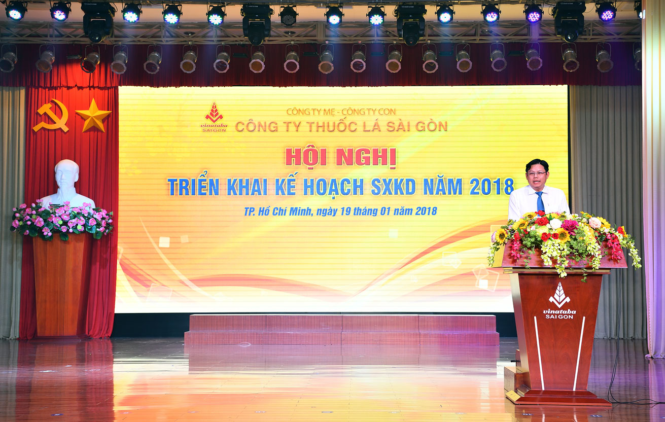 Đại diện Công ty Thuốc lá Bến Tre, Ông Dương Ngọc Minh – Phó giám đốc trình bày tham luận