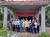 Công đoàn bộ phận Phân xưởng Vấn bao - Công ty Thuốc lá Sài Gòn phối hợp Hội Nông dân Tỉnh Bến Tre trao tặng Nhà tình thương
